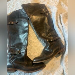 Frye Women’s Dorado. Dark brown. 8.5 Good condition. See pictures.